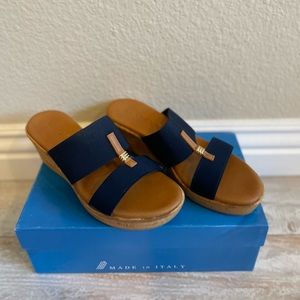 ✨Italian Shoemakers Wedge Heels✨